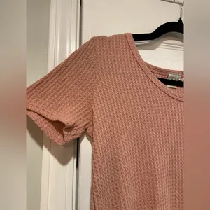 Paper Crane Size S Pink Waffle Knit V Neck Short Sleeve Ruffle Hem Peplum Top thumbnail 4