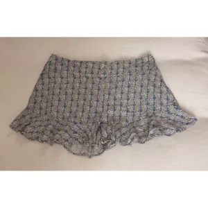 Maeve Anthropologie Pineapple Print Ruffle Hem Shorts Blue White Size 12 thumbnail 3