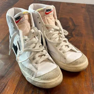 Nike Blazer Mid 77 Vintage Womens 10‎ White Black High Top Sneakers CZ1055-100 thumbnail 1