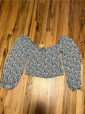 Abercrombie & Fitch Women’s Black & White Floral Long Sleeve Crop Top Size S | 1 thumbnail 2