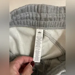 ALO Yoga NWOT Make Waves Sweatpants Joggers Athletic Heathered Grey Tonal Size S thumbnail 13
