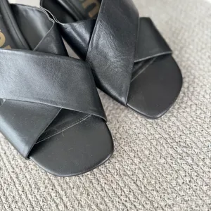 Hush Puppies Ella Black Leather Sculptural High Heel Slides Sandals Sz 9 41 thumbnail 6