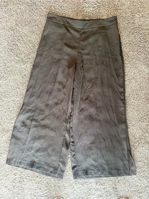Zara green wide leg gaucho with slit thumbnail 1