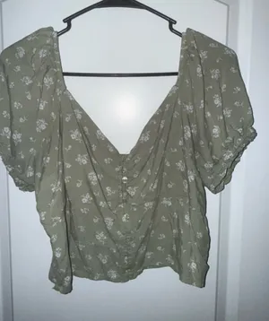 Hollister Top thumbnail 1