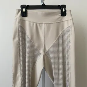 Alo Yoga Sporty Chic Yoga Pilates Mesh‎ Panel Leggings Medium Beige thumbnail 2