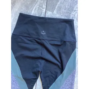 Beyond Yoga Womens Colorblock High Waisted Leggings Black Grey Green Size M thumbnail 2