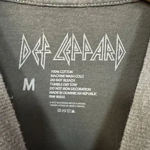 Def Leppard Animal Neon Jungle Cat Heavy Metal Band Tee M thumbnail 4