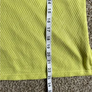 🦋 Saucony Neon Yellow Green Lighweight Hooded Long Sleeve Athletic Top Medium thumbnail 7