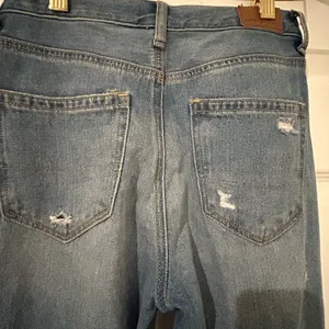 American Eagle Ripped Mom Jeans Blue Size 00 Short thumbnail 5