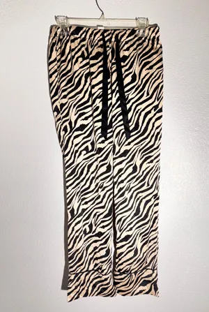 Victoria’s Secret Zebra Print Pajama Pants Small Short Animal Print Lounge thumbnail 1