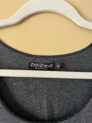 Zanzibar Hakuna Matata Charcoal Graphic Tank - Multicolor Print thumbnail 3