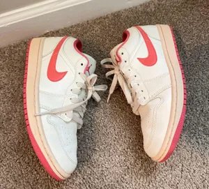 Jordan 1 Low "Sail/Guava Ice/Pink Salt" sneakers Size 7.5 thumbnail 1