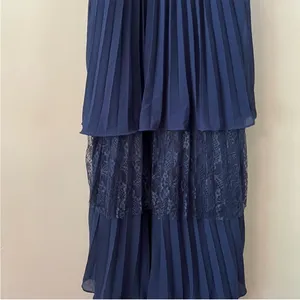 Lulu’s Date With a Daydream Pleated Lace Tiered Maxi Dress‎ medium Navy blue M thumbnail 5