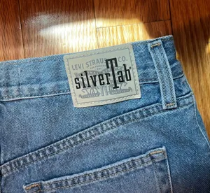Levi's Silver Tab High Rise Mom Shorts Size 27 thumbnail 3