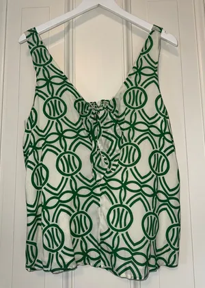 Maeve Sleeveless Green Geometric Tie-Front Tank Top thumbnail 1