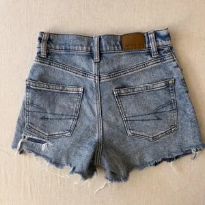 American Eagle 90s Boyfriend Shorts 000 Blue Distressed Highest Rise‎ Denim thumbnail 2