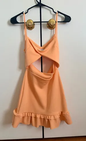 ASOS Design peach mini dress with cut-out detail, size 4 #cutout #mini Fits a size 0-2 thumbnail 1