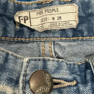 Free People Distressed Cut Off Shorts Women’s 26 thumbnail 4