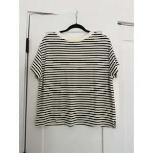 $98 Vineyard Vines White Navy striped Vneck Sweatshirt tee - XS thumbnail 4