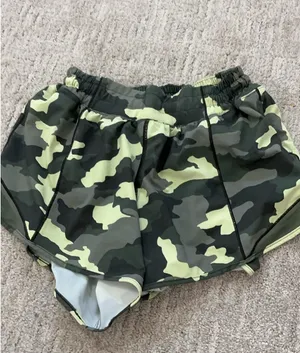 Lululemon Shorts Hotty Hot 4" thumbnail 3