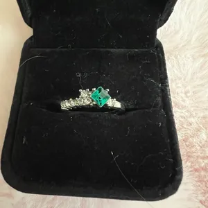 Gorgeous Faux Emerald and CZ Silver Statement Ring Size 7 thumbnail 2