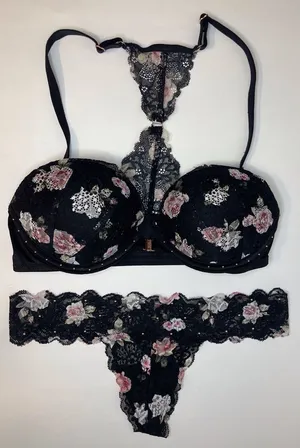 Victoria's Secret NWOT Set of 2 Black‎ Floral Lace Bra 32C|Panties Size S thumbnail 1