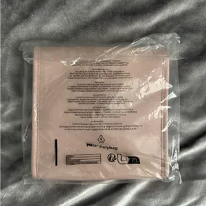 NWT Gucci Beauty • Bag • Makeup Bag thumbnail 4