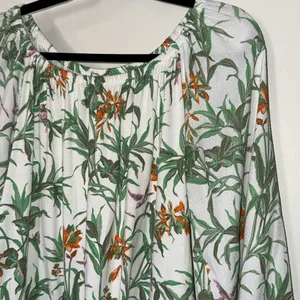 Anthropologie White Floral Long Sleeve Blouse with Pink Birds Size Medium‎ thumbnail 3