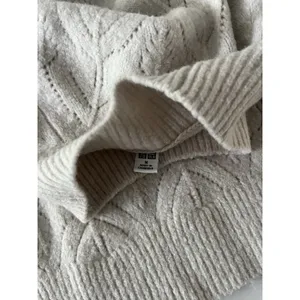 Uniqlo Women’s Pointelle Knit Sweater Ivory Size Medium thumbnail 4