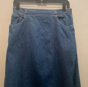 Cathy Daniels, Medium Denim skirt. thumbnail 1
