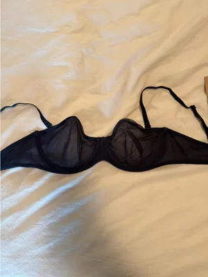 SKIMS Ultra Fine Mesh Strapless Bra thumbnail 3