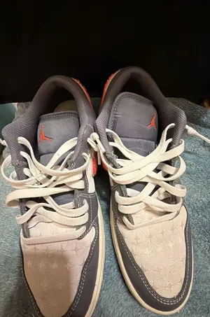 Air Jordan 1 Low SE Light Graphite Hot Punch thumbnail 2