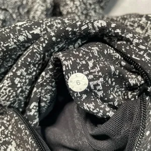 Lululemon Lightly Jacket Womens 6 Black Grey Running Full Zip Thumbholes Workout thumbnail 4