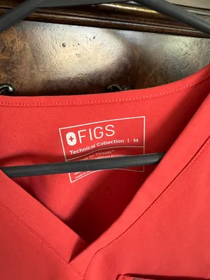 FIGS Scrub Top thumbnail 3