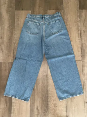 Old Navy High Rise Wide Leg Jeans in Light Blue Wash thumbnail 2
