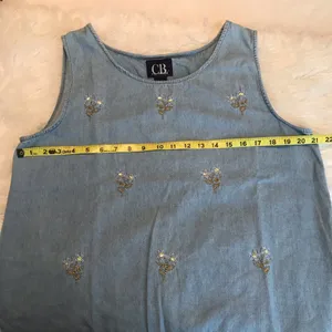 Vintage lightweight denim jumper dress with embroidered flowers size large thumbnail 5
