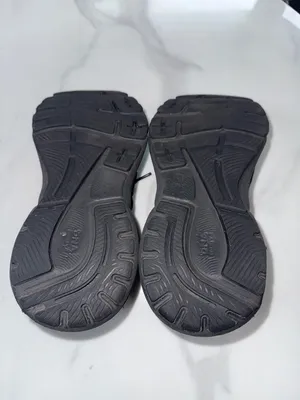 Brooks women’s Black Athletic Running Shoes extra. Wide(2E) thumbnail 7