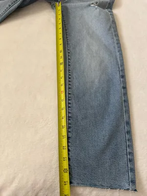 Levi’s Wedgie Straight Jeans Women’s Size 26 Light Wash Distressed Raw Hem thumbnail 7