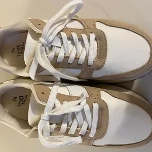 NWOT Time and Tru white and tan sneakers size 7.5 thumbnail 1