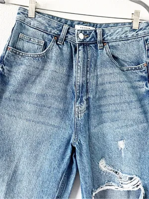 PacSun 90s Boyfriend High Rise Distressed Ripped Straight Leg Jeans thumbnail 3