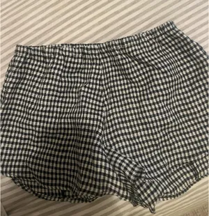Reformation Linen Shorts thumbnail 3