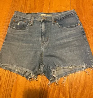 Levi’s High-Rise Shorts thumbnail 1