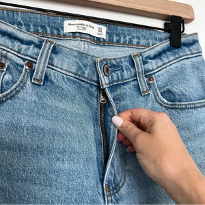Abercrombie & Fitch Low Rise Baggy Jean Medium With Raw Hem thumbnail 10