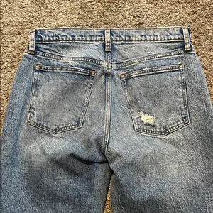 Abercrombie & Fitch Light‎ Wash Distressed Mom High Rise Jeans Size 31/12 thumbnail 9