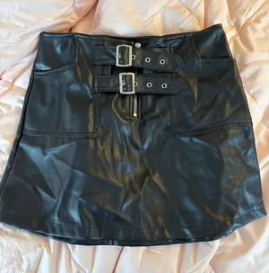 Black leather mini skirt Size M thumbnail 1