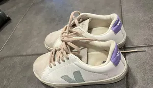 VEJA Sneaker thumbnail 1