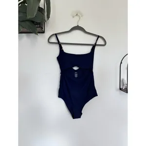 NWT Quince Deep Navy Blue Italian Cut Out One-Piece Swimsuit Sz Medium thumbnail 3