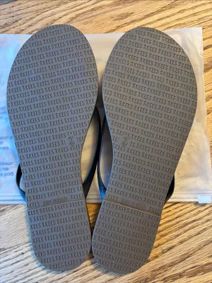 Tkees vegan Lily black flip flops Size 6 thumbnail 4