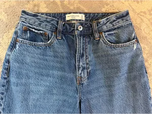 Abercrombie & Fitch Curve Love The Loose High Rise Jeans thumbnail 5