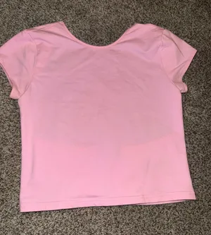 Edikted Bambi Open-Back Short Sleeve Crop T-Shirt thumbnail 1